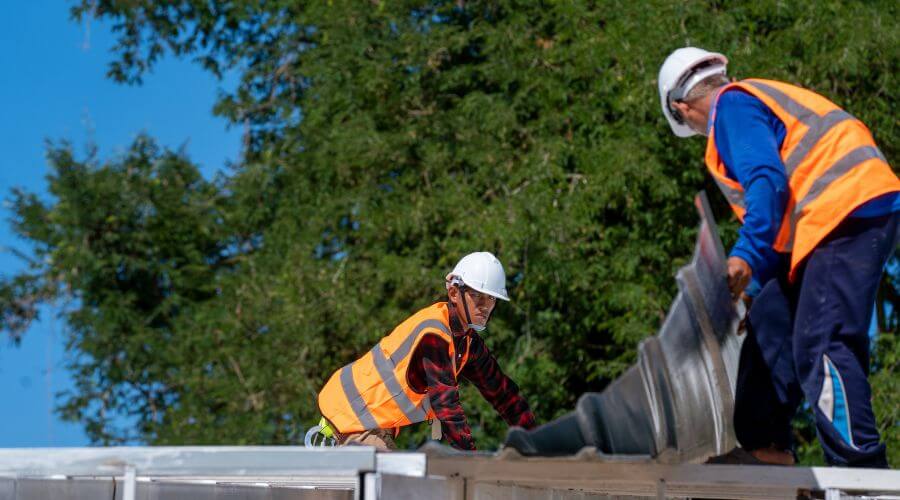 Professional gutter cleaning in Chapin, IL